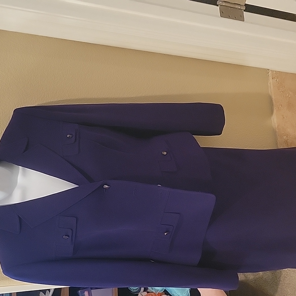Tahari skirt suit with jacket
